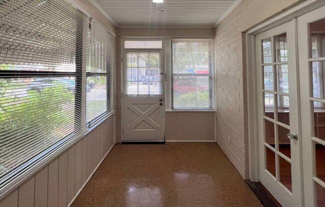 2/2 House Walking Distance to Campus - Available Fall 2026! *Application Pending*