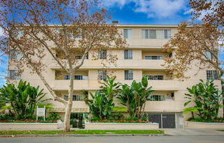 Apartment Building in Beverly Hills