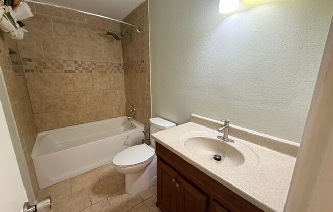 4 Bedroom 2 1/2 Bath Plus Office Near 151 & Ingram