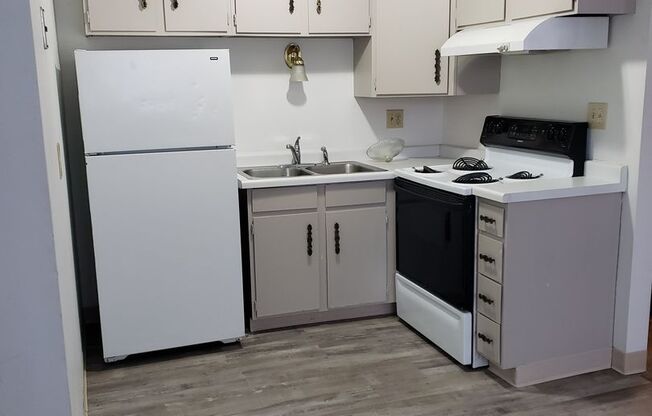 1 bed, 1 bath, $750, Unit 4