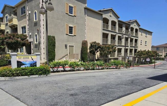 Updated Condo on Top Floor in Harbor City