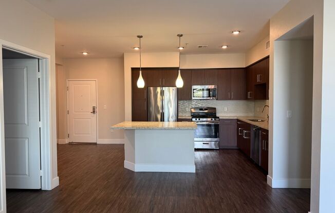 3 beds, 2 baths, 1,300 sqft, $3,815, Unit 3101