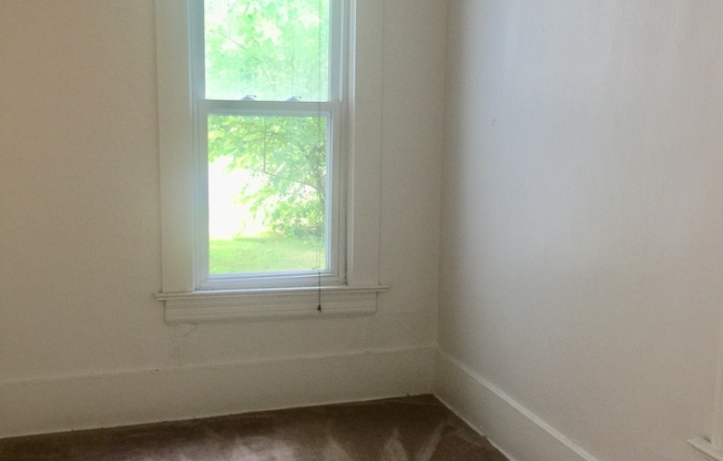 2 beds, 1 bath, $1,350, Unit 1