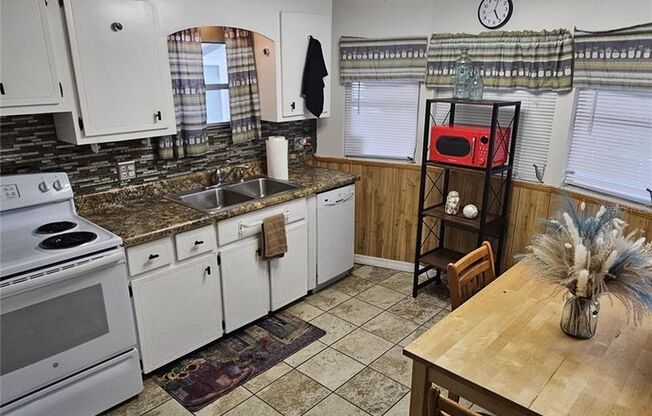 Regency Cove 55+ Gated Community - Charming 1 bedroom, 1 bathroom for rent, won't last long!!