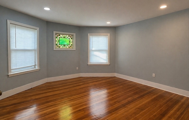 3 beds, 1 bath, 1,175 sqft, $3,000, Unit 2