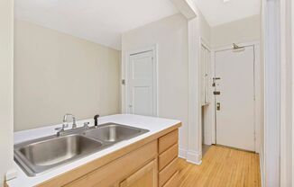 1 bed, 1 bath, $895, Unit 6