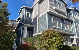 Beacon Hill 3 bed 2.5 bath Townhouse