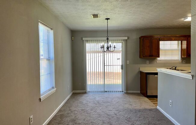 3 beds, 2 baths, $1,450, Unit 5810