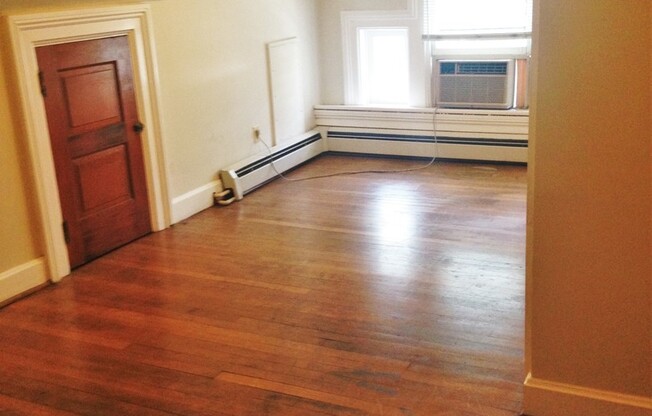 2 beds, 1 bath, $1,700