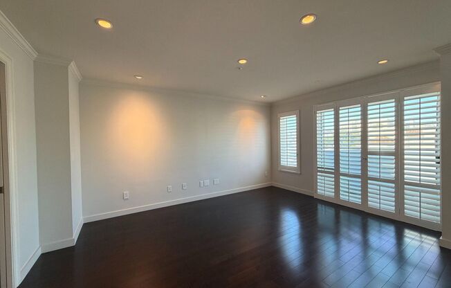 (C) 2050 Divisadero St #3