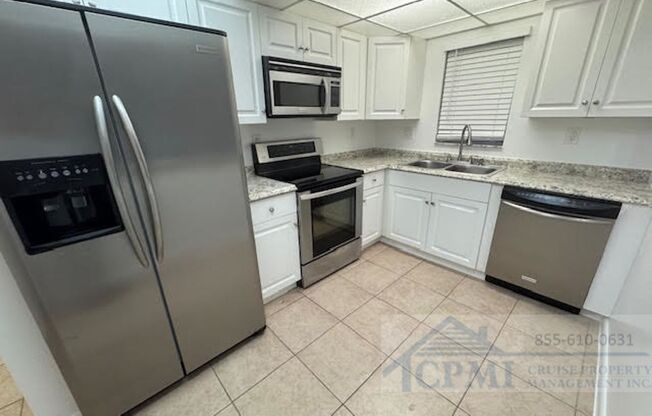 Waterfront with Pool - Las Olas Isles - walk to Las Olas, Beach $995 Special Dep & $995 First month w/ approved credit!