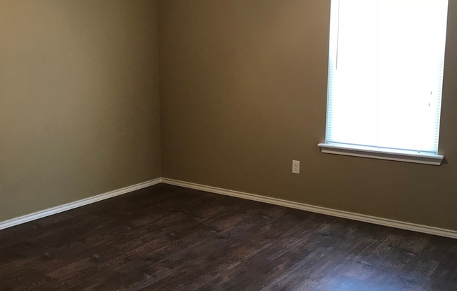 2 beds, 1 bath, 835 sqft, $725