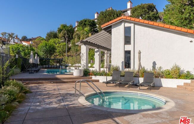 1692 MICHAEL LN