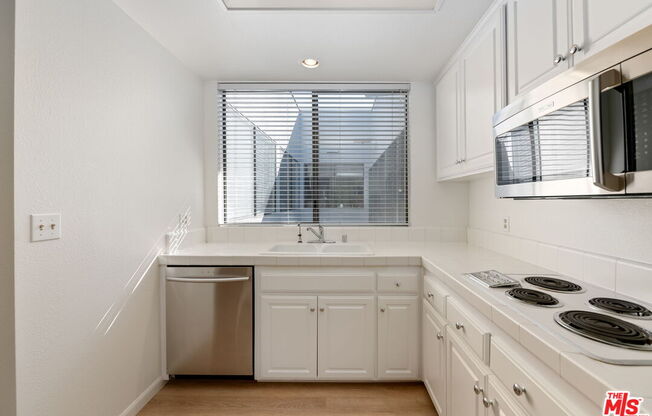 2 beds, 2.5 baths, 1,724 sqft, $5,500, Unit 306