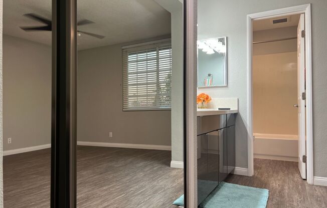 2 beds, 1.5 baths, 850 sqft, $2,880, Unit 0008