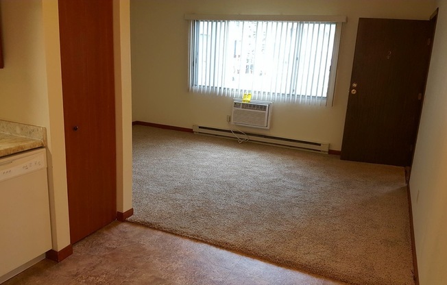 2 beds, 1 bath, $729.99