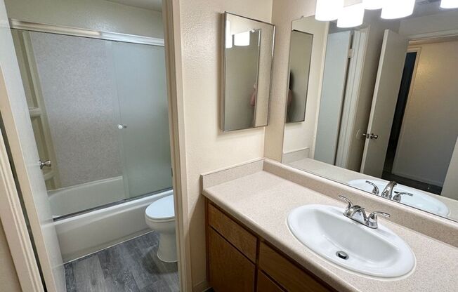 2 beds, 1 bath, 904 sqft, $1,600, Unit 204B