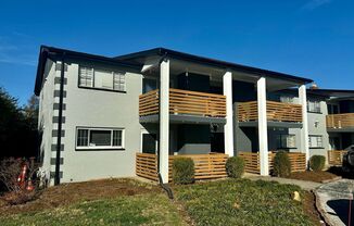 Gorgeous 2 Bedroom Condo with a Move-in Special!