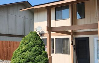 Spacious N. Richland Townhome- Includes Washer & Dryer!