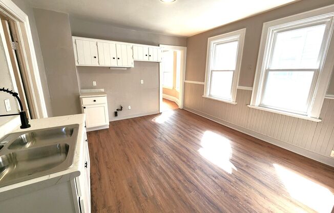 ENTEGJ - 3027-3029 N Holton Ave