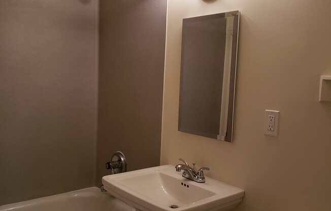 Studio, 1 bath, 350 sqft, $1,275, Unit Unit 01