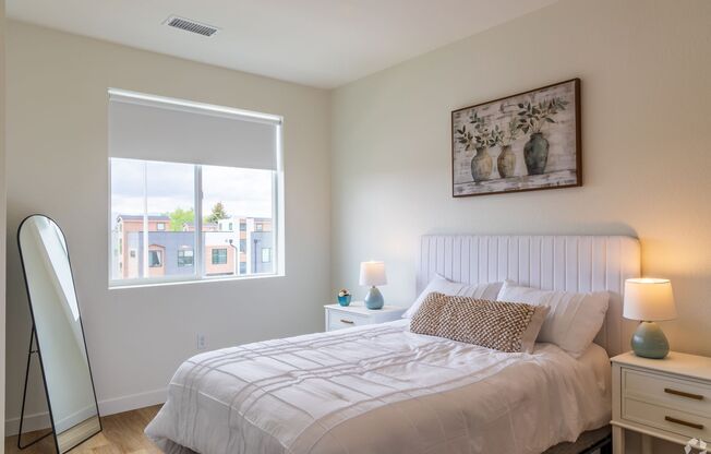 2 beds, 2 baths, 913 sqft, $2,700, Unit 201
