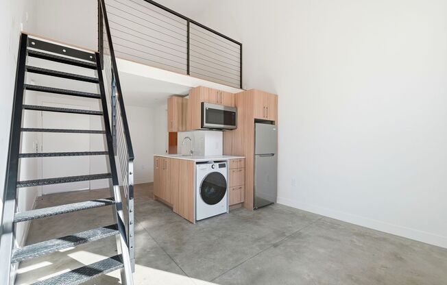 Studio, 1 bath, 315 sqft, $1,741, Unit 201-B