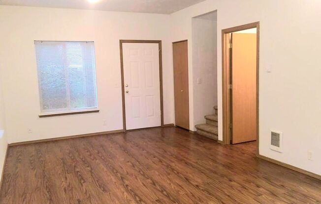 3 beds, 1.5 baths, 1,054 sqft, $1,750, Unit 638 LaSalle Street #5