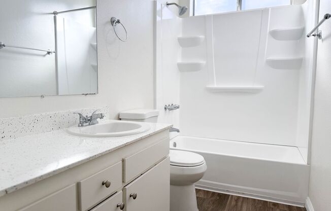 2 beds, 1.5 baths, $2,195, Unit 5