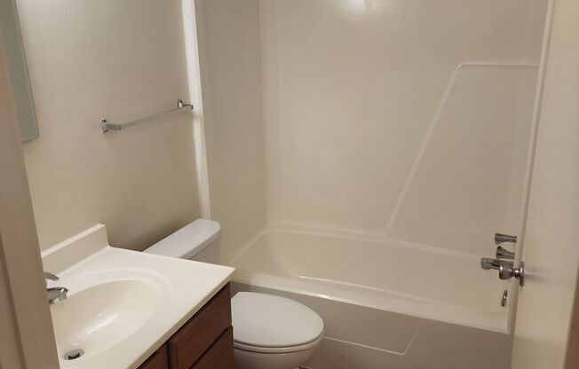 1 bed, 1 bath, 517 sqft, $550, Unit 216