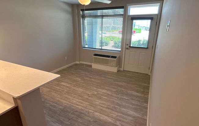 Studio, 1 bath, 500 sqft, $995, Unit 05