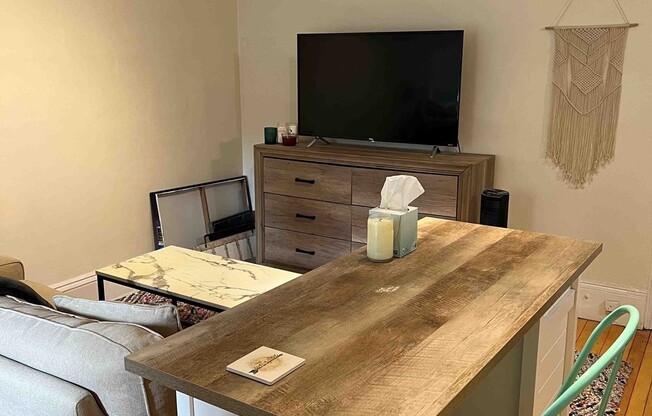 Studio, 1 bath, 350 sqft, $2,200, Unit 4