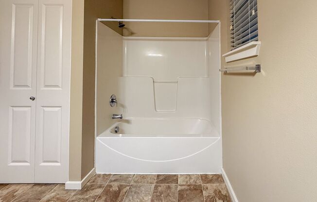 2 beds, 2 baths, 1,090 sqft, $1,600, Unit 501-05