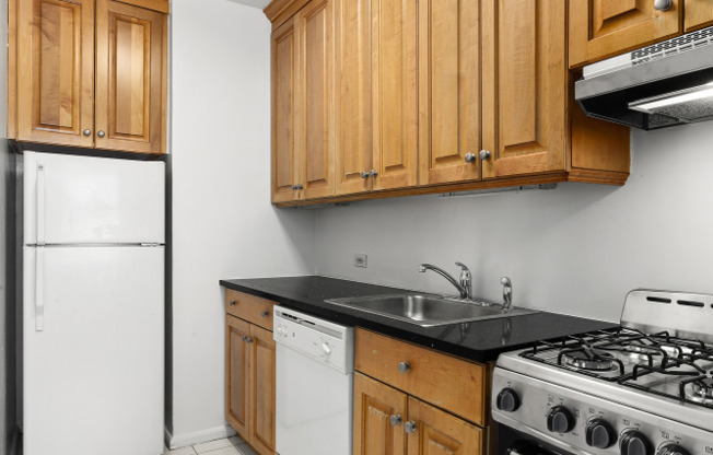 222 E 35 ST
