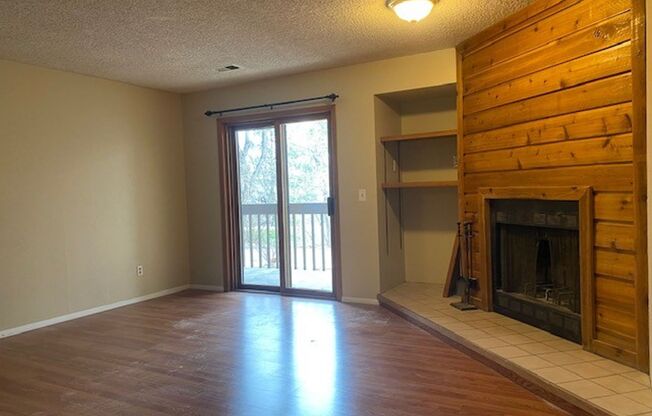 2 beds, 1 bath, 826 sqft, $1,925, Unit 111