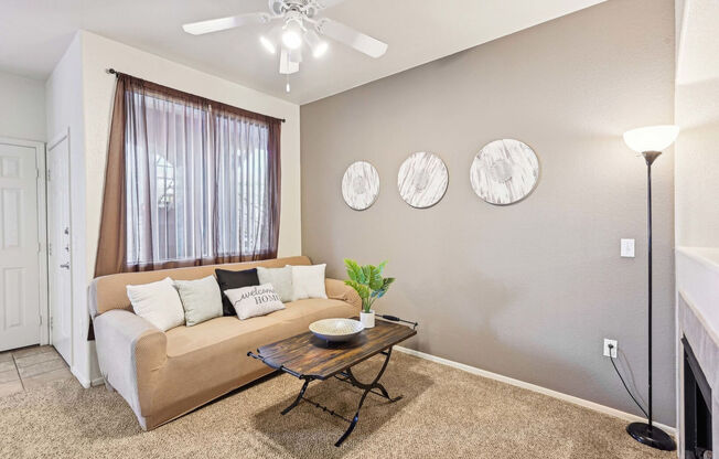 1 bed, 1 bath, 801 sqft, $1,299