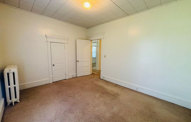 2 beds, 1 bath, $975, Unit 3