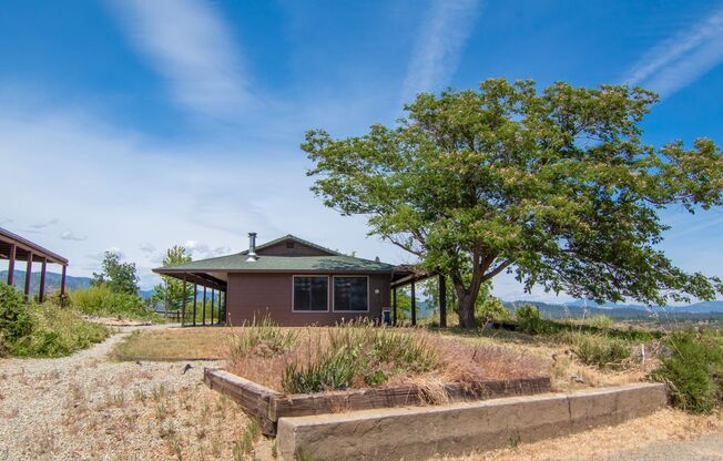 Home on Top of Hill with 360 Views!