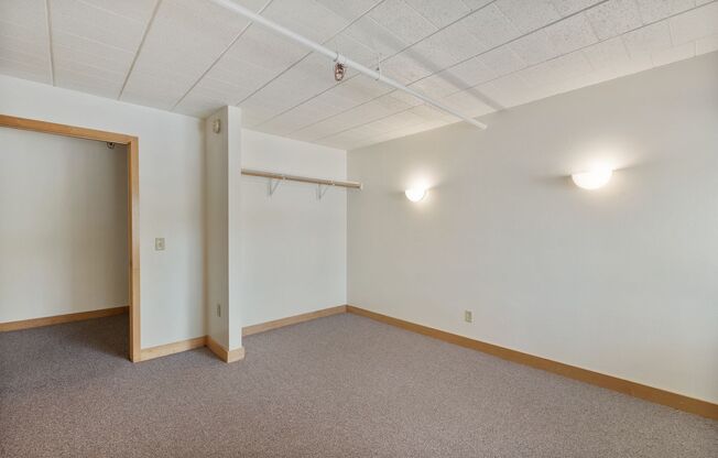3 beds, 1 bath, 1,050 sqft, $1,700, Unit 11