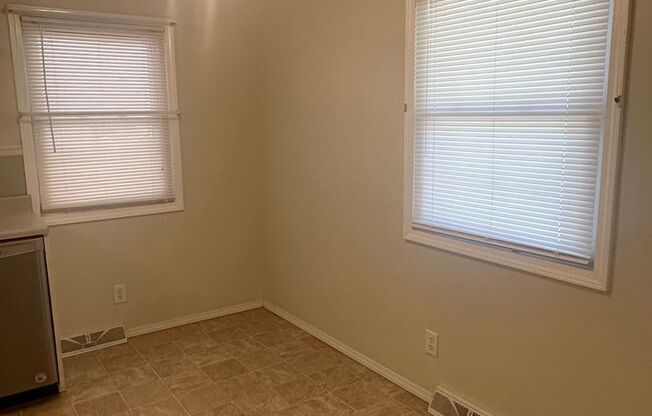 3 beds, 1 bath, $1,095