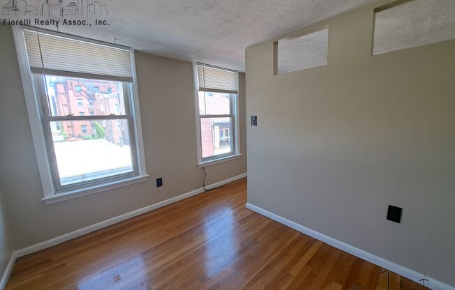 18 PARMENTER ST