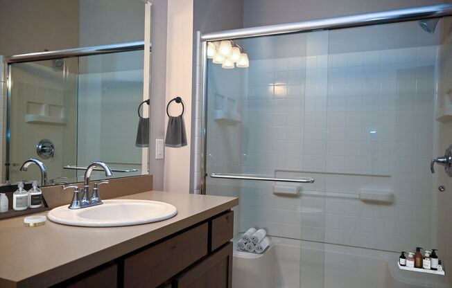 2 beds, 2 baths, 1,060 sqft, $1,795, Unit 2210 Remington 137