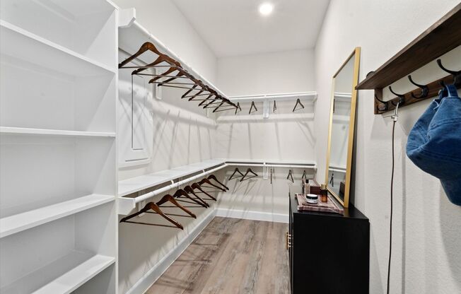 2 beds, 1 bath, 868 sqft, $1,950, Unit 4305