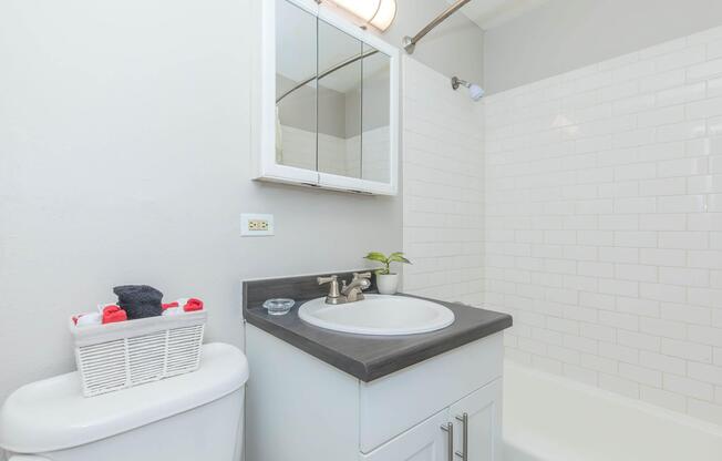 2 beds, 1 bath, 750 sqft, $1,449