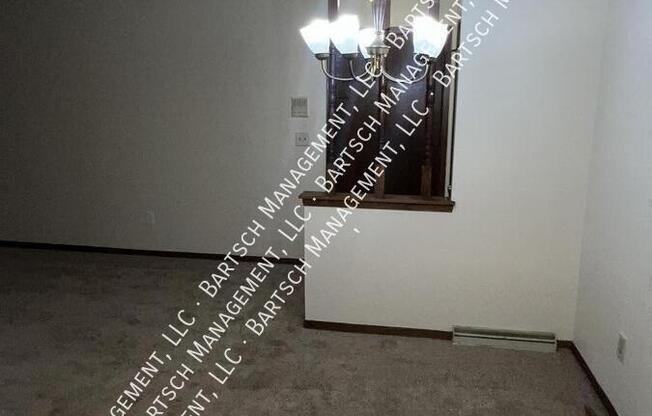 4135 N 104 ST