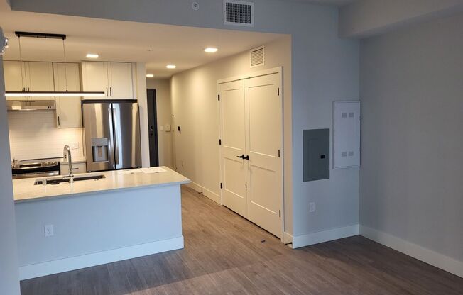 Studio, 1 bath, 657 sqft, $1,915, Unit #303