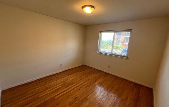 1 bed, 1 bath, 500 sqft, $1,200, Unit 4233 #A