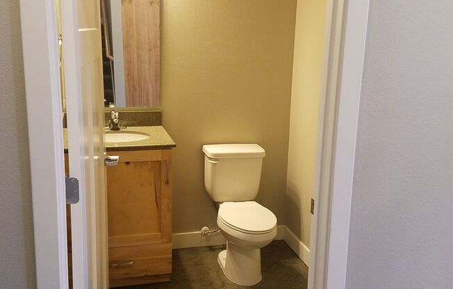 3 beds, 2.5 baths, $2,350, Unit 304