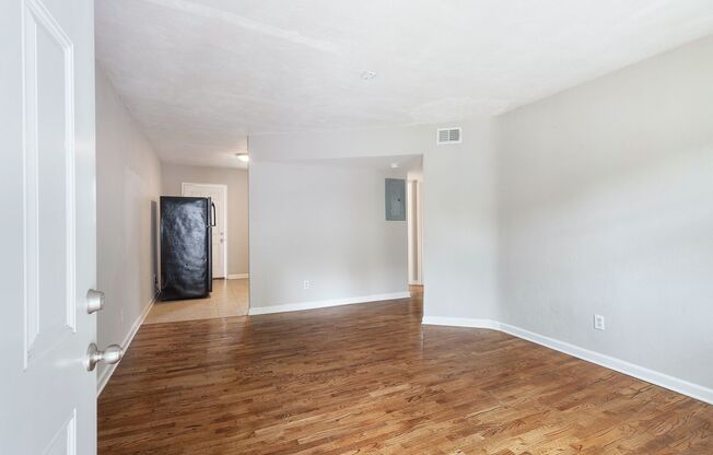 2 beds, 1 bath, $1,250, Unit C2