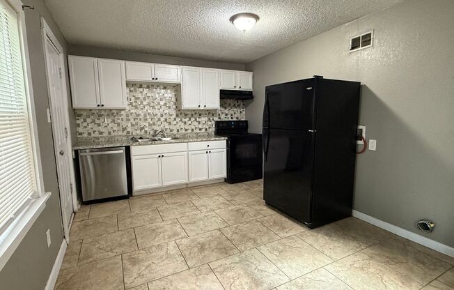 2 beds, 1 bath, $1,075